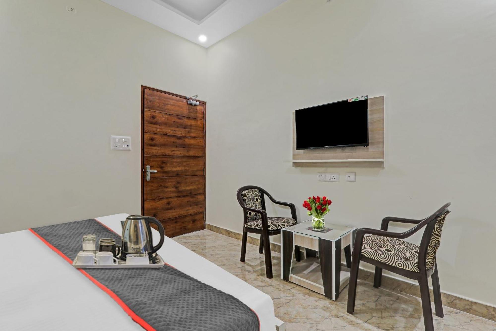 Townhouse P.S.Palace Near Amausi Metro Station Lucknow Zewnętrze zdjęcie