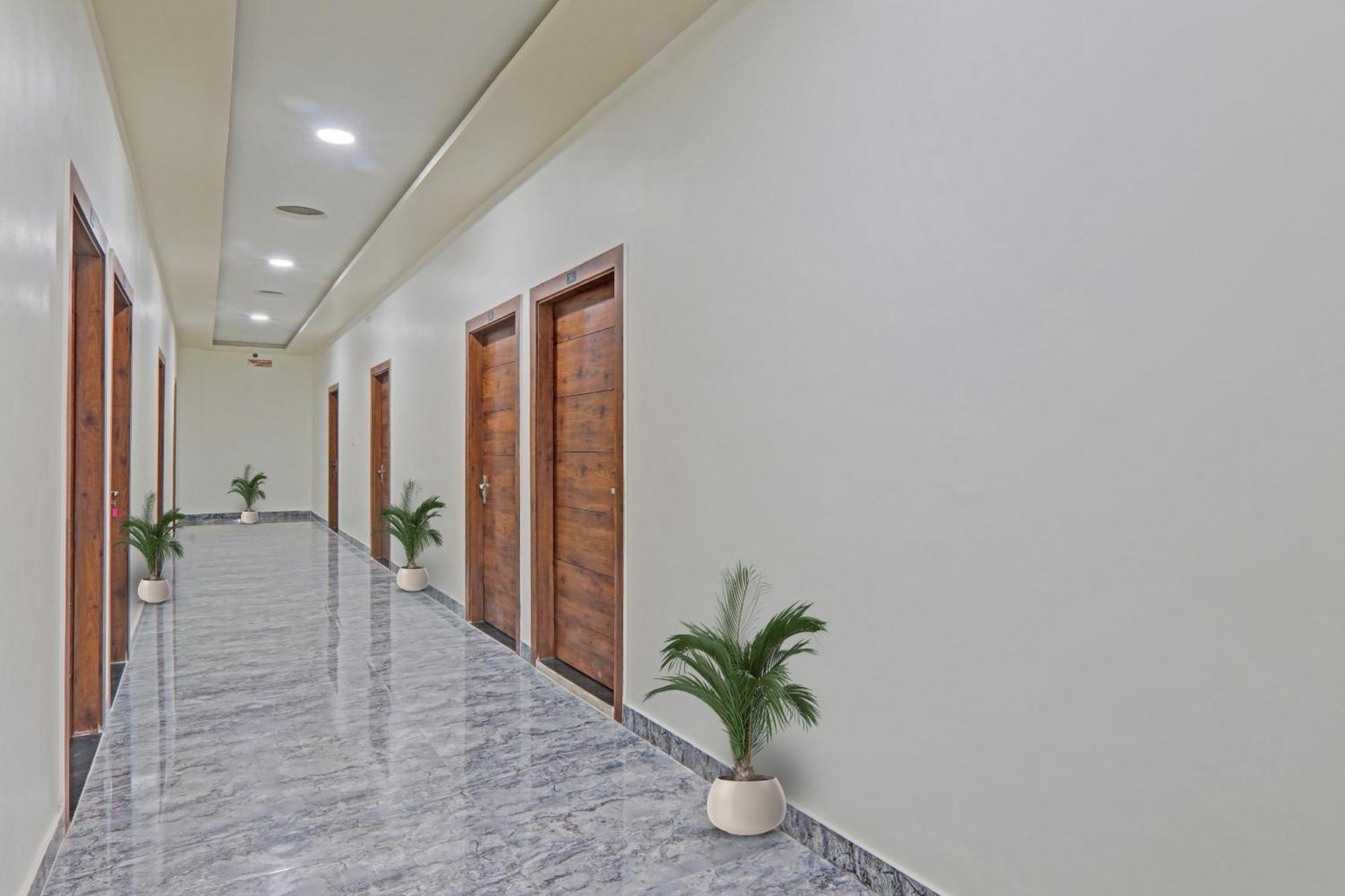 Townhouse P.S.Palace Near Amausi Metro Station Lucknow Zewnętrze zdjęcie