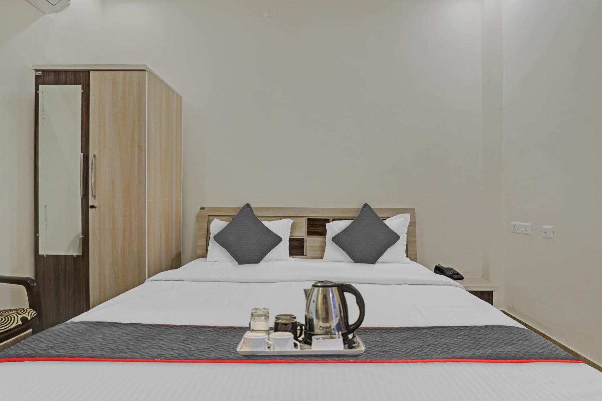 Townhouse P.S.Palace Near Amausi Metro Station Lucknow Zewnętrze zdjęcie