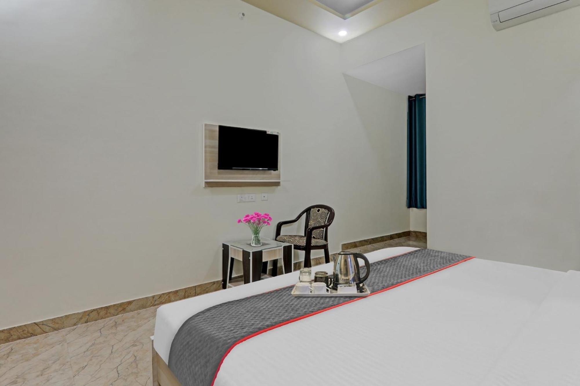 Townhouse P.S.Palace Near Amausi Metro Station Lucknow Zewnętrze zdjęcie