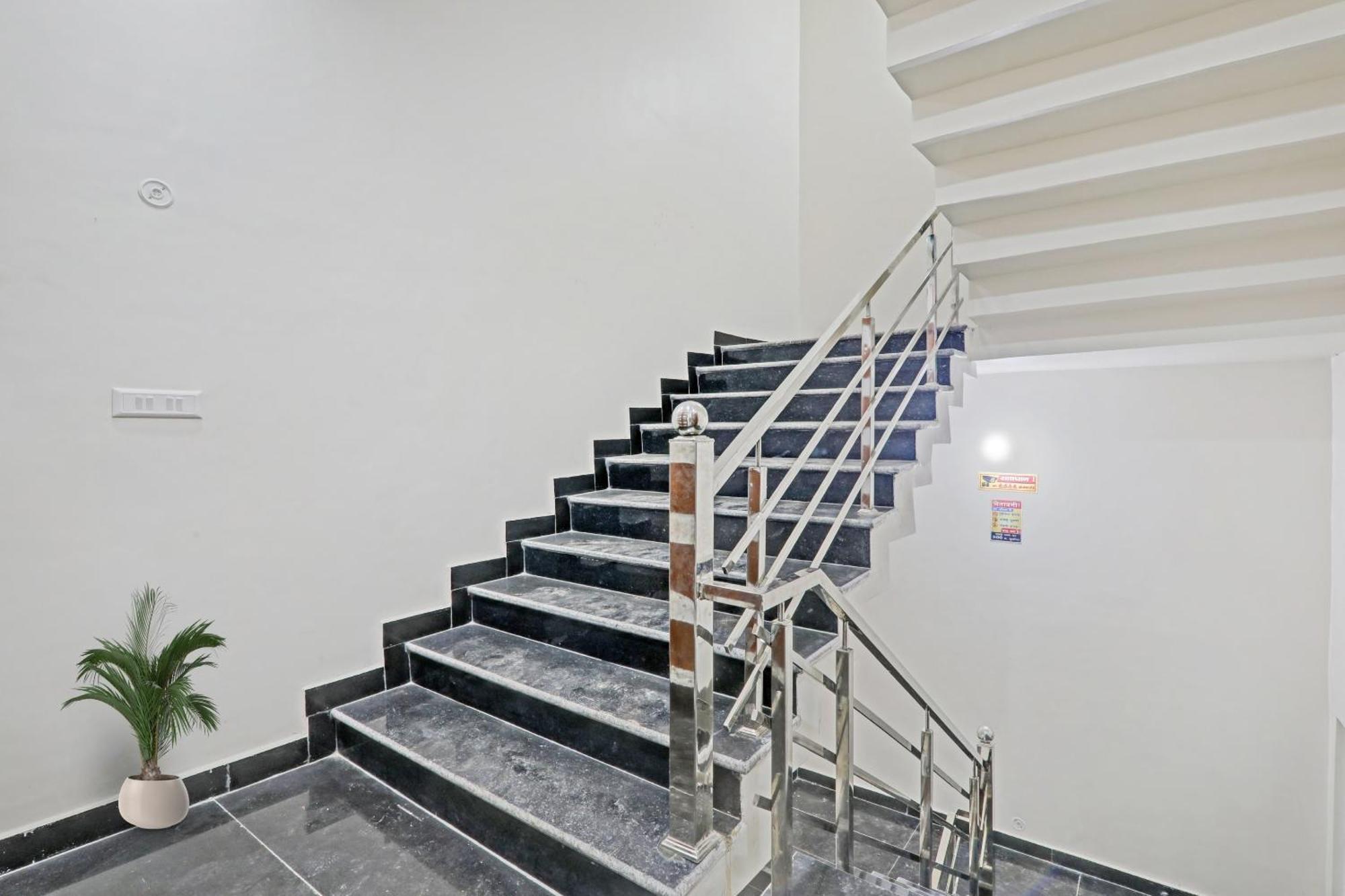 Townhouse P.S.Palace Near Amausi Metro Station Lucknow Zewnętrze zdjęcie