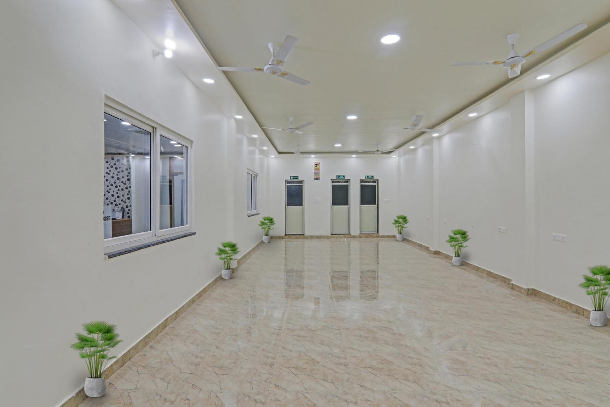 Townhouse P.S.Palace Near Amausi Metro Station Lucknow Zewnętrze zdjęcie