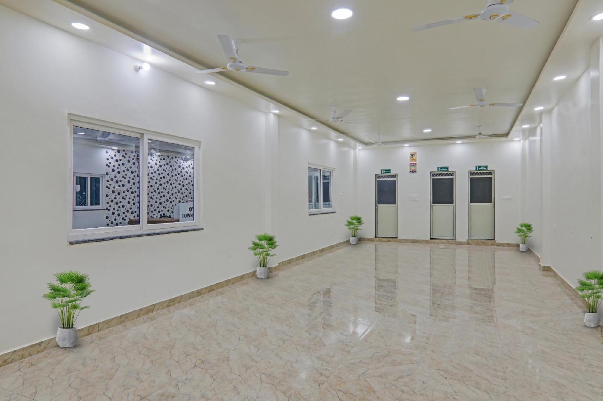 Townhouse P.S.Palace Near Amausi Metro Station Lucknow Zewnętrze zdjęcie